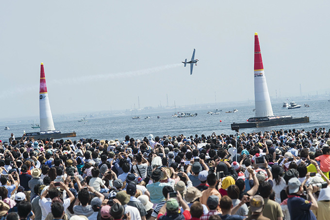 最高時速370km!世界最速のモータースポーツ「レッドブル・エア 最高時速370km!世界最速のモータースポーツ「レッドブル・エア