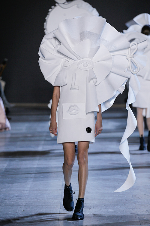 ヴィクター＆ロルフ オートクチュール(VIKTOR & ROLF Haute Couture) 2016年春夏ウィメンズコレクション  - 写真17