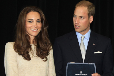 ハリー・ウィンストン、特性ジュエリーをウィリアム王子とケイト夫人に贈呈  