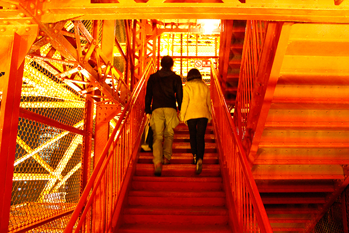 東京タワーの外階段、土曜・日曜・祝日に開放 - バレンタインは22時まで延長 | 写真