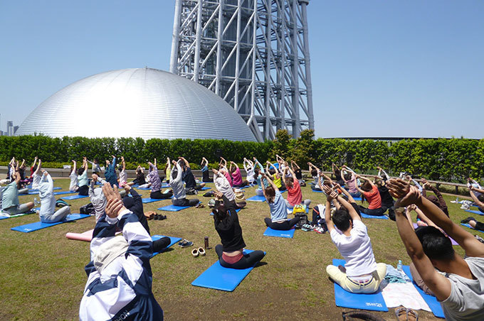 東京スカイツリータウンで桜のライティング“咲いて舞う” - 春休みイベントで野外ヨガも｜写真3