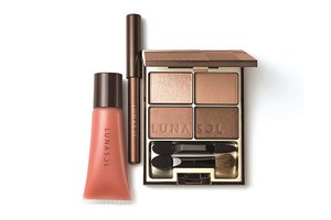 ルナソルの限定キット 4色セットのアイシャドウ リップとアイライナーで上質感漂う女性へ ファッションプレス ルナソルの限定キット 4色セットのアイシャドウ リップとアイライナーで上質感漂う女性へ ファッションプレス