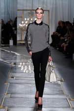 ヴィクトリア時代の華やかさの中に垣間見える荒々しさ‐ジェイソン ウー(JASON WU)の2011-12年秋冬コレクション｜写真2