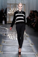 ヴィクトリア時代の華やかさの中に垣間見える荒々しさ‐ジェイソン ウー(JASON WU)の2011-12年秋冬コレクション｜写真4