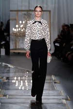 ヴィクトリア時代の華やかさの中に垣間見える荒々しさ‐ジェイソン ウー(JASON WU)の2011-12年秋冬コレクション｜写真6