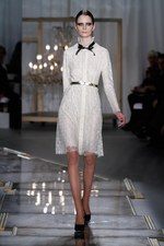 ヴィクトリア時代の華やかさの中に垣間見える荒々しさ‐ジェイソン ウー(JASON WU)の2011-12年秋冬コレクション｜写真7