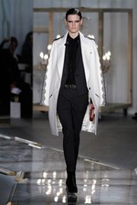 ヴィクトリア時代の華やかさの中に垣間見える荒々しさ‐ジェイソン ウー(JASON WU)の2011-12年秋冬コレクション｜写真9