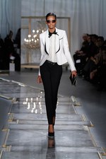 ヴィクトリア時代の華やかさの中に垣間見える荒々しさ‐ジェイソン ウー(JASON WU)の2011-12年秋冬コレクション｜写真10