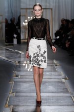 ヴィクトリア時代の華やかさの中に垣間見える荒々しさ‐ジェイソン ウー(JASON WU)の2011-12年秋冬コレクション｜写真12