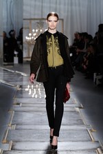 ヴィクトリア時代の華やかさの中に垣間見える荒々しさ‐ジェイソン ウー(JASON WU)の2011-12年秋冬コレクション｜写真17