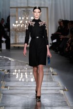 ヴィクトリア時代の華やかさの中に垣間見える荒々しさ‐ジェイソン ウー(JASON WU)の2011-12年秋冬コレクション｜写真20