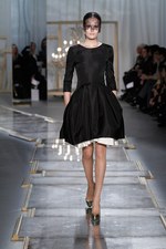 ヴィクトリア時代の華やかさの中に垣間見える荒々しさ‐ジェイソン ウー(JASON WU)の2011-12年秋冬コレクション｜写真21