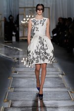 ヴィクトリア時代の華やかさの中に垣間見える荒々しさ‐ジェイソン ウー(JASON WU)の2011-12年秋冬コレクション｜写真22