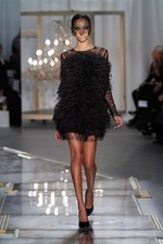 ヴィクトリア時代の華やかさの中に垣間見える荒々しさ‐ジェイソン ウー(JASON WU)の2011-12年秋冬コレクション｜写真27