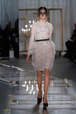 ヴィクトリア時代の華やかさの中に垣間見える荒々しさ‐ジェイソン ウー(JASON WU)の2011-12年秋冬コレクション｜写真28
