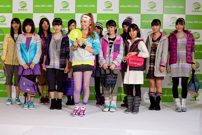 現役女子高生シンガー カイリー(Kylee)がアディダスのショーに登場