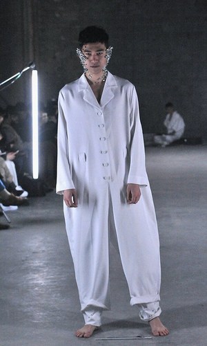 イクミ(IKUMI) 2016-17年秋冬 ウィメンズ&メンズコレクション  - 写真3