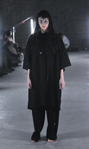 イクミ(IKUMI) 2016-17年秋冬 ウィメンズ&メンズコレクション  - 写真23