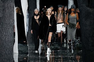 プーマ  バイ リアーナ(PUMA  BY RIHANNA) 2016-17年秋冬 ウィメンズ&メンズコレクション  - 写真66