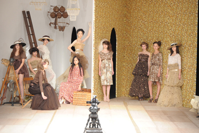 シアタープロダクツ、船の上で2012年春夏コレクション「海のバレエ」発表 - 一般公開