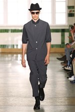 フレッシュなスーツスタイルで新しい世界へ旅に - クリスヴァンアッシュ 2012年春夏メンズコレクション｜写真3