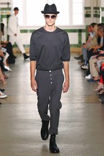 フレッシュなスーツスタイルで新しい世界へ旅に - クリスヴァンアッシュ 2012年春夏メンズコレクション｜写真6