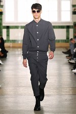 フレッシュなスーツスタイルで新しい世界へ旅に - クリスヴァンアッシュ 2012年春夏メンズコレクション｜写真12
