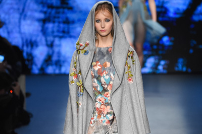 アルベルタ フェレッティ 2016-17年秋冬コレクション - 朝靄に包まれた都会で見つけるエレガンス