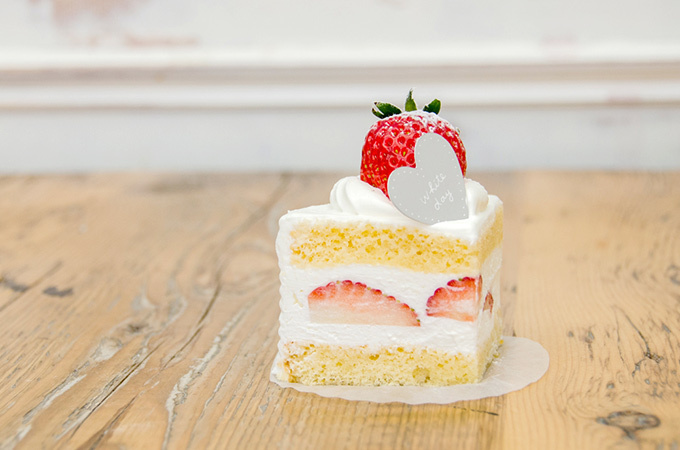 パティスリーアクイーユにホワイトデー限定のケーキ - バナナや苺のケーキ | 写真