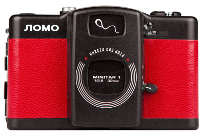 精子と卵子をモチーフにした世界限定2000台のカメラ「LOMO LC