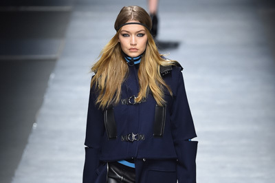 ヴェルサーチ 2016年秋冬ウィメンズコレクション - 鮮やかな色彩が飛び交うアグレッシブな世界へ