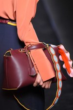 フェンディ 2016-17年秋冬ウィメンズコレクション - 自由きままに漂う波に心躍らせて｜写真4