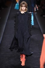 フェンディ 2016-17年秋冬ウィメンズコレクション - 自由きままに漂う波に心躍らせて｜写真5