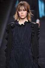 フェンディ 2016-17年秋冬ウィメンズコレクション - 自由きままに漂う波に心躍らせて｜写真6