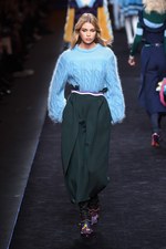 フェンディ 2016-17年秋冬ウィメンズコレクション - 自由きままに漂う波に心躍らせて｜写真26