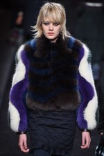 フェンディ 2016-17年秋冬ウィメンズコレクション - 自由きままに漂う波に心躍らせて｜写真42