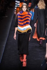 フェンディ 2016-17年秋冬ウィメンズコレクション - 自由きままに漂う波に心躍らせて｜写真62