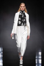 アンテプリマ 2016-17年秋冬コレクション - 美しい薔薇は強さを秘めている｜写真1