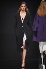 アンテプリマ 2016-17年秋冬コレクション - 美しい薔薇は強さを秘めている｜写真22