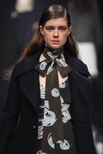 アンテプリマ 2016-17年秋冬コレクション - 美しい薔薇は強さを秘めている｜写真26