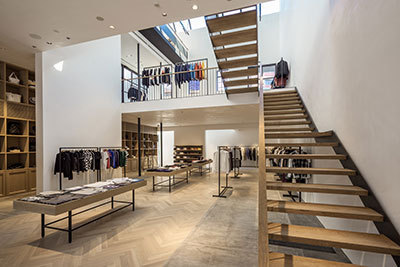 フレッドペリー最大規模の旗艦店が表参道に - 煉瓦造りの趣き、アナログレコードが流れる優雅な空間