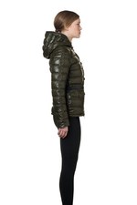 デュベティカ(DUVETICA) 女性らしさ｜写真25