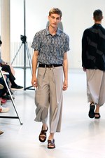 イッセイ ミヤケ メン(ISSEY MIYAKE MEN)2012春夏コレクション｜写真12