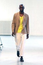 イッセイ ミヤケ メン(ISSEY MIYAKE MEN)2012春夏コレクション｜写真23