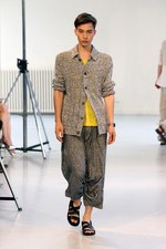 イッセイ ミヤケ メン(ISSEY MIYAKE MEN)2012春夏コレクション｜写真25