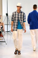 イッセイ ミヤケ メン(ISSEY MIYAKE MEN)2012春夏コレクション｜写真29