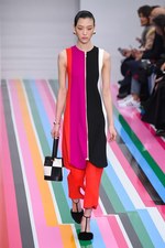 サルヴァトーレ フェラガモ 2016年秋冬ウィメンズコレクション - 色彩を弾ませポップに遊んで｜写真3