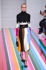 サルヴァトーレ フェラガモ 2016年秋冬ウィメンズコレクション - 色彩を弾ませポップに遊んで｜写真6