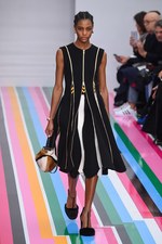 サルヴァトーレ フェラガモ 2016年秋冬ウィメンズコレクション - 色彩を弾ませポップに遊んで｜写真8