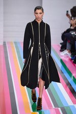 サルヴァトーレ フェラガモ 2016年秋冬ウィメンズコレクション - 色彩を弾ませポップに遊んで｜写真12